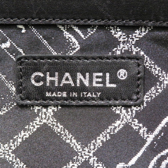 Chanel Essential Leather Tote Bag Black - Picture 7 of 14